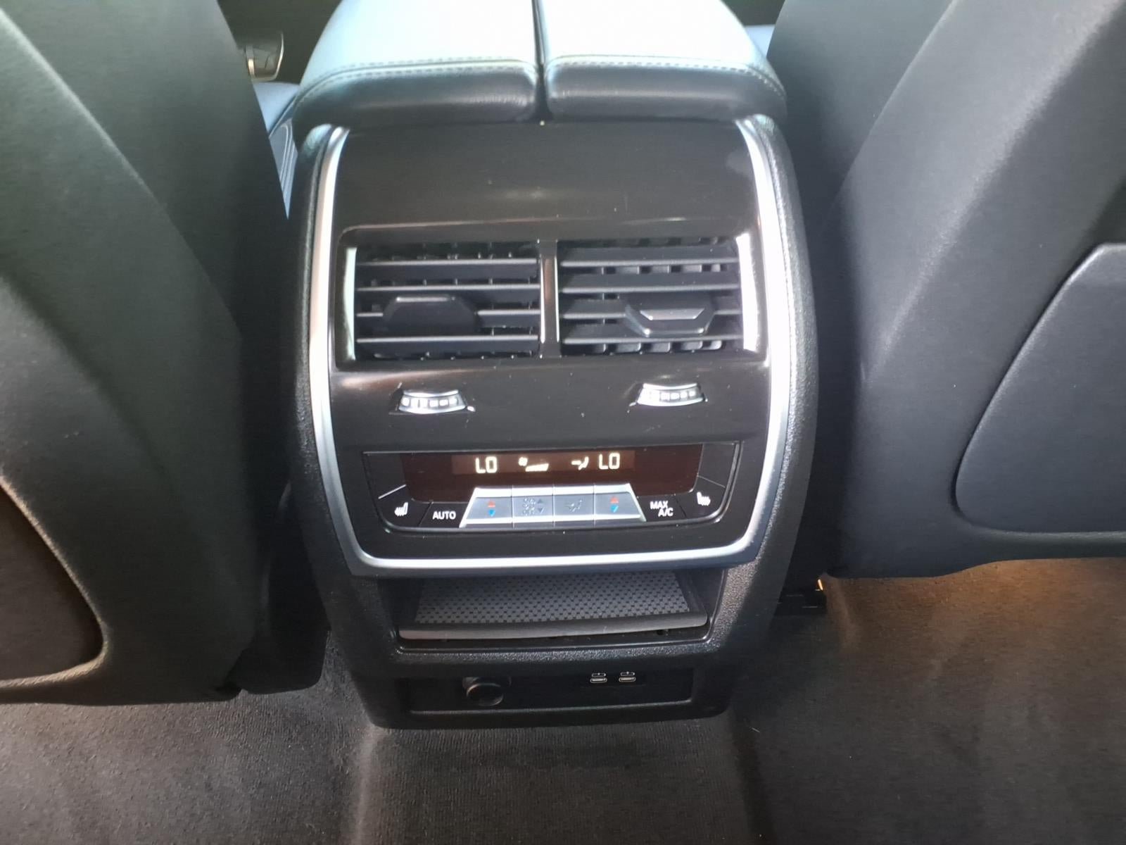 Used 2021 BMW X7 xDrive40i w/ M Sport Package AWD/4WD image 19