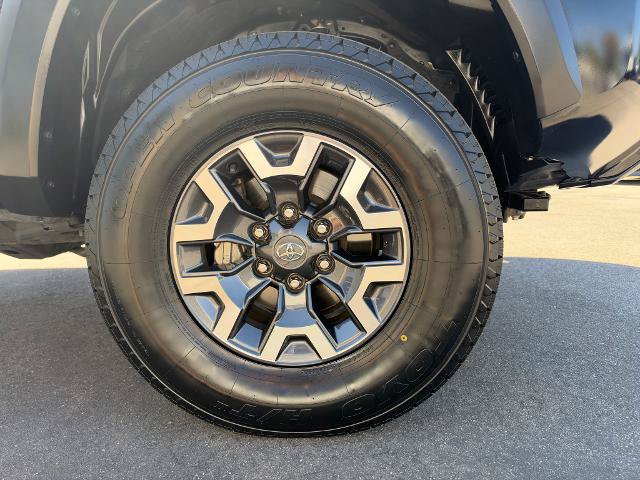 Used 2022 Toyota Tacoma TRD Off-Road w/ TRD Premium Off Road Package AWD/4WD image 11
