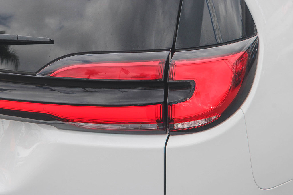 Used 2023 Chrysler Pacifica Touring-L FWD image 12