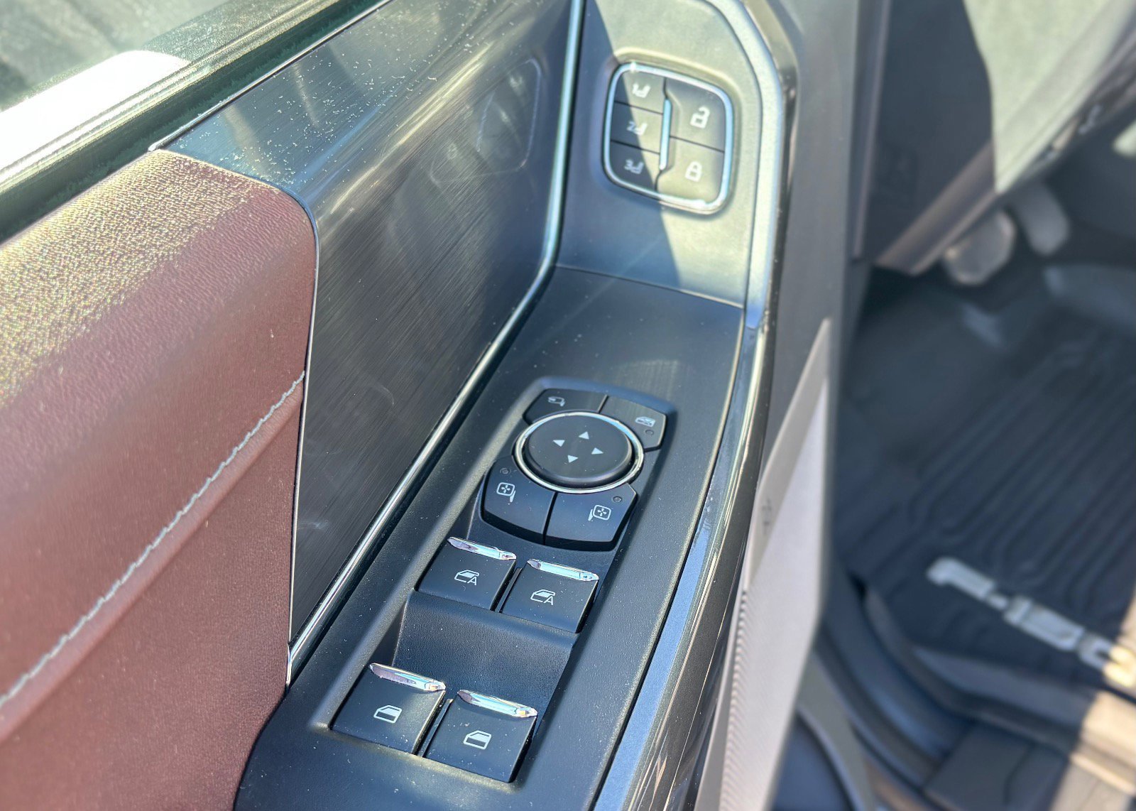 Certified 2022 Ford F150 Lariat w/ Equipment Group 502A High image 31