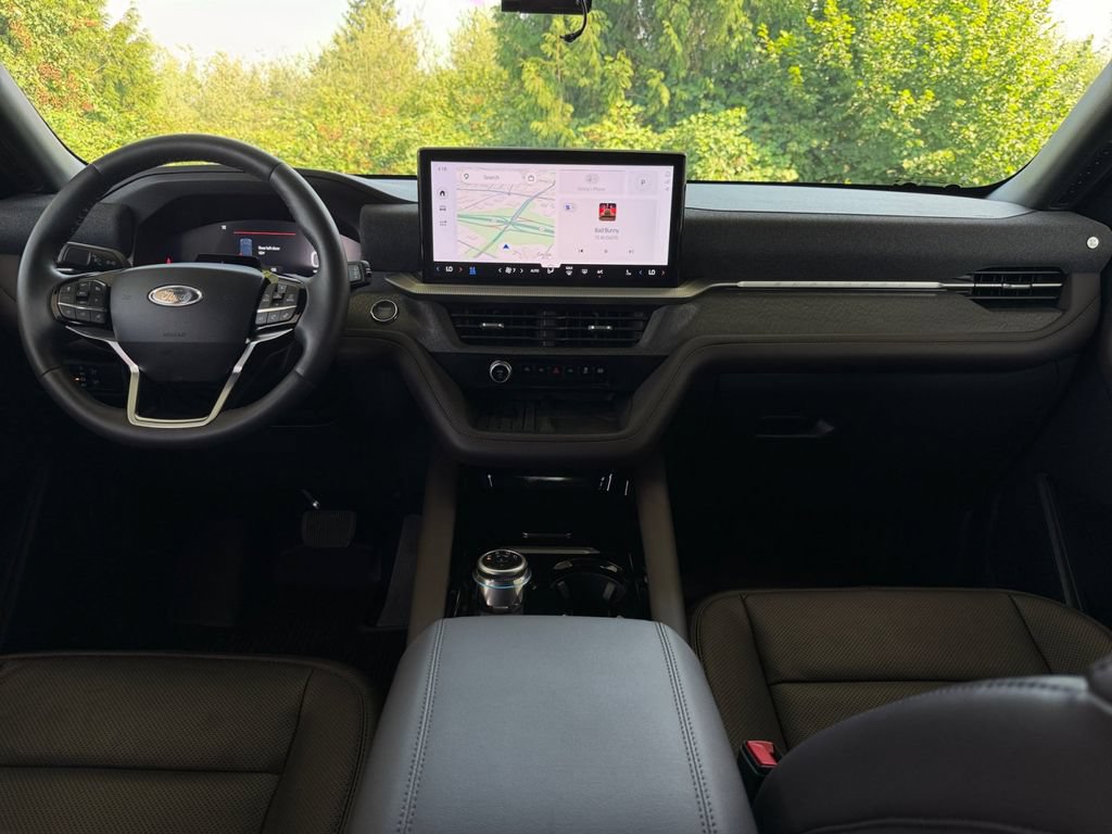 Certified 2025 Ford Explorer Platinum w/ Ultimate Package AWD/4WD image 21