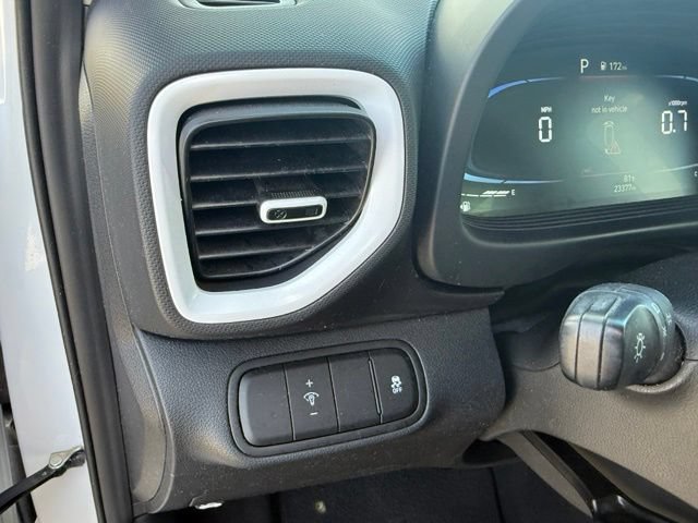 Used 2024 Hyundai Venue Limited FWD image 13