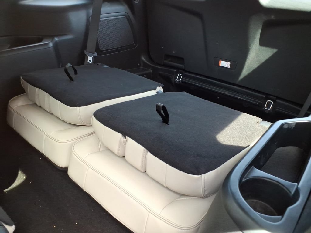 Certified 2019 Ford Explorer Limited w/ Limited Luxury Package AWD/4WD image 7