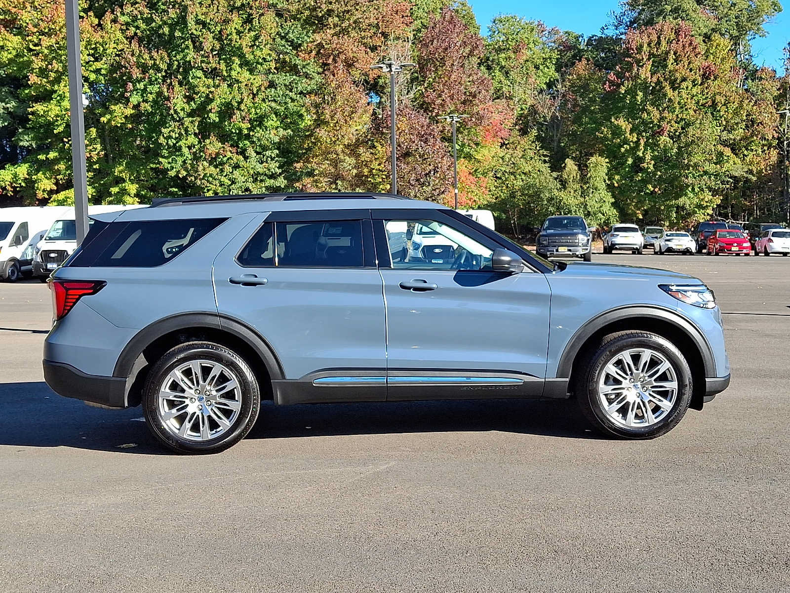 Certified 2025 Ford Explorer Active w/ Active Comfort Package AWD/4WD image 7