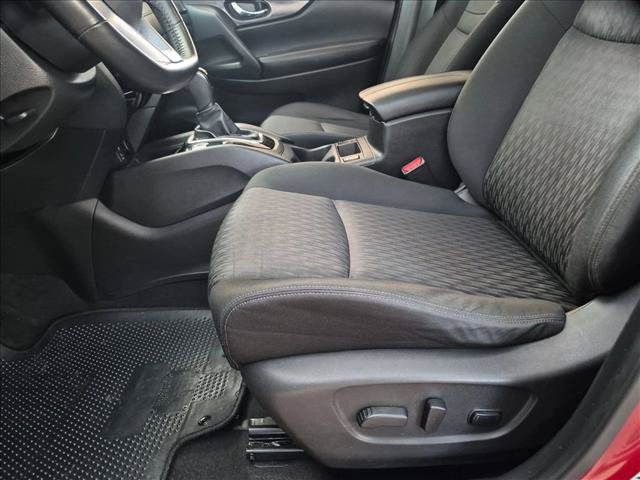Used 2017 Nissan Rogue SV AWD/4WD image 15