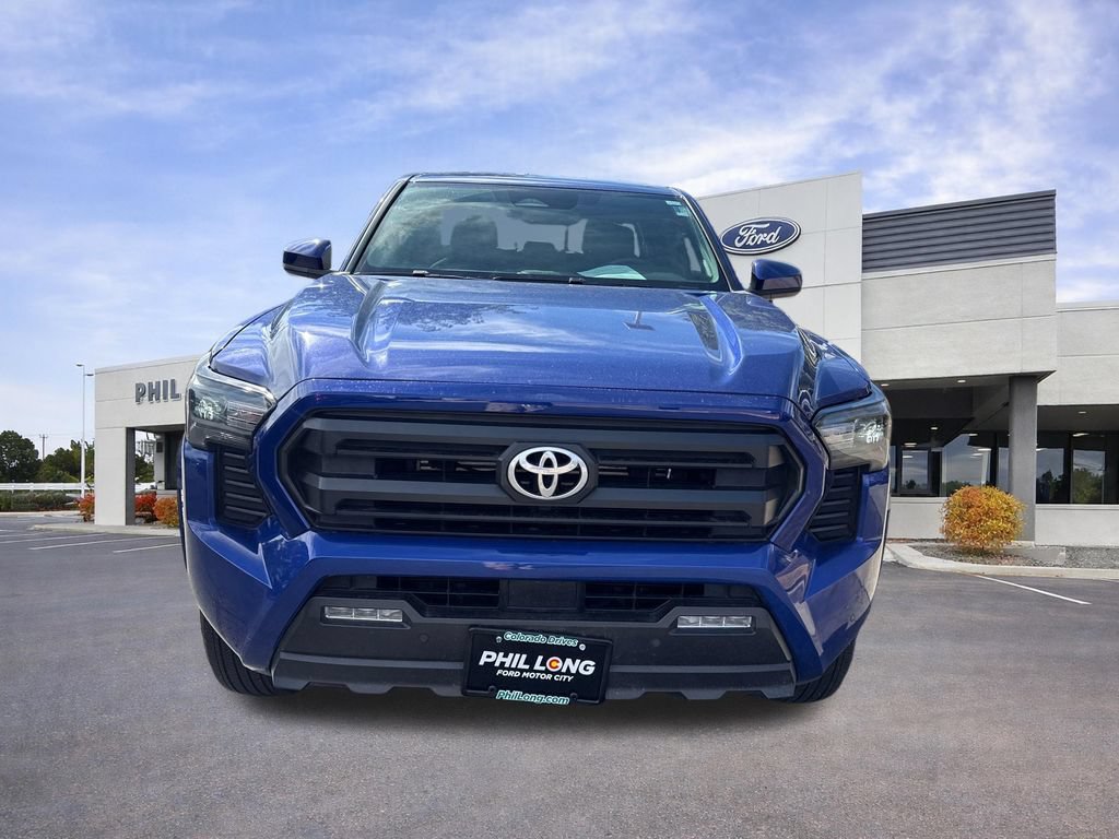Used 2025 Toyota Tacoma SR5 AWD/4WD image 2