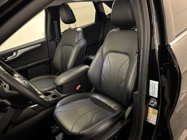 Certified 2025 Ford Escape SE w/ PHEV Premium Package image 18