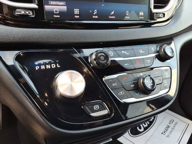 Used 2025 Chrysler Pacifica Select FWD image 13