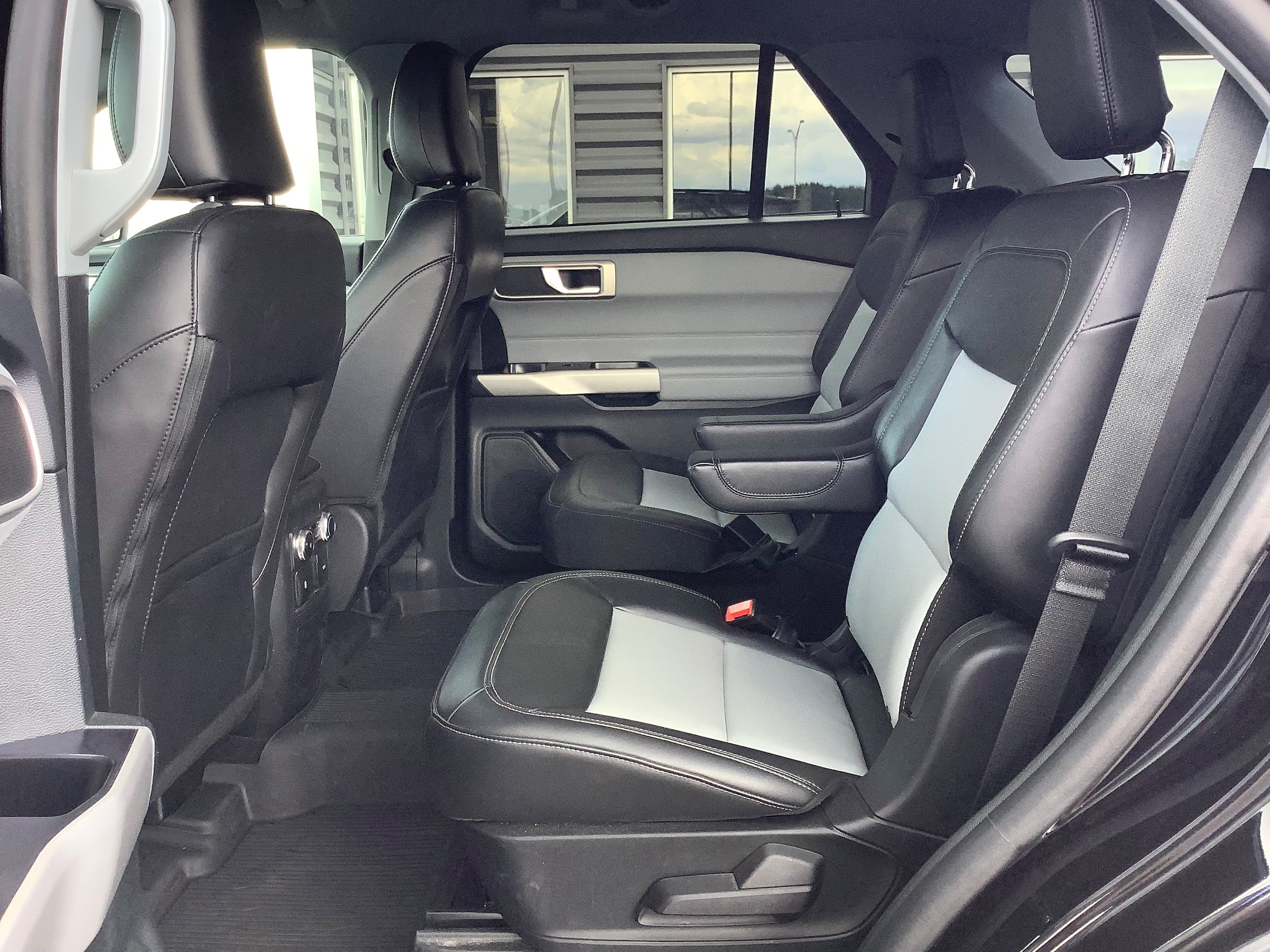 Certified 2024 Ford Explorer XLT w/ Equipment Group 202A AWD/4WD image 12