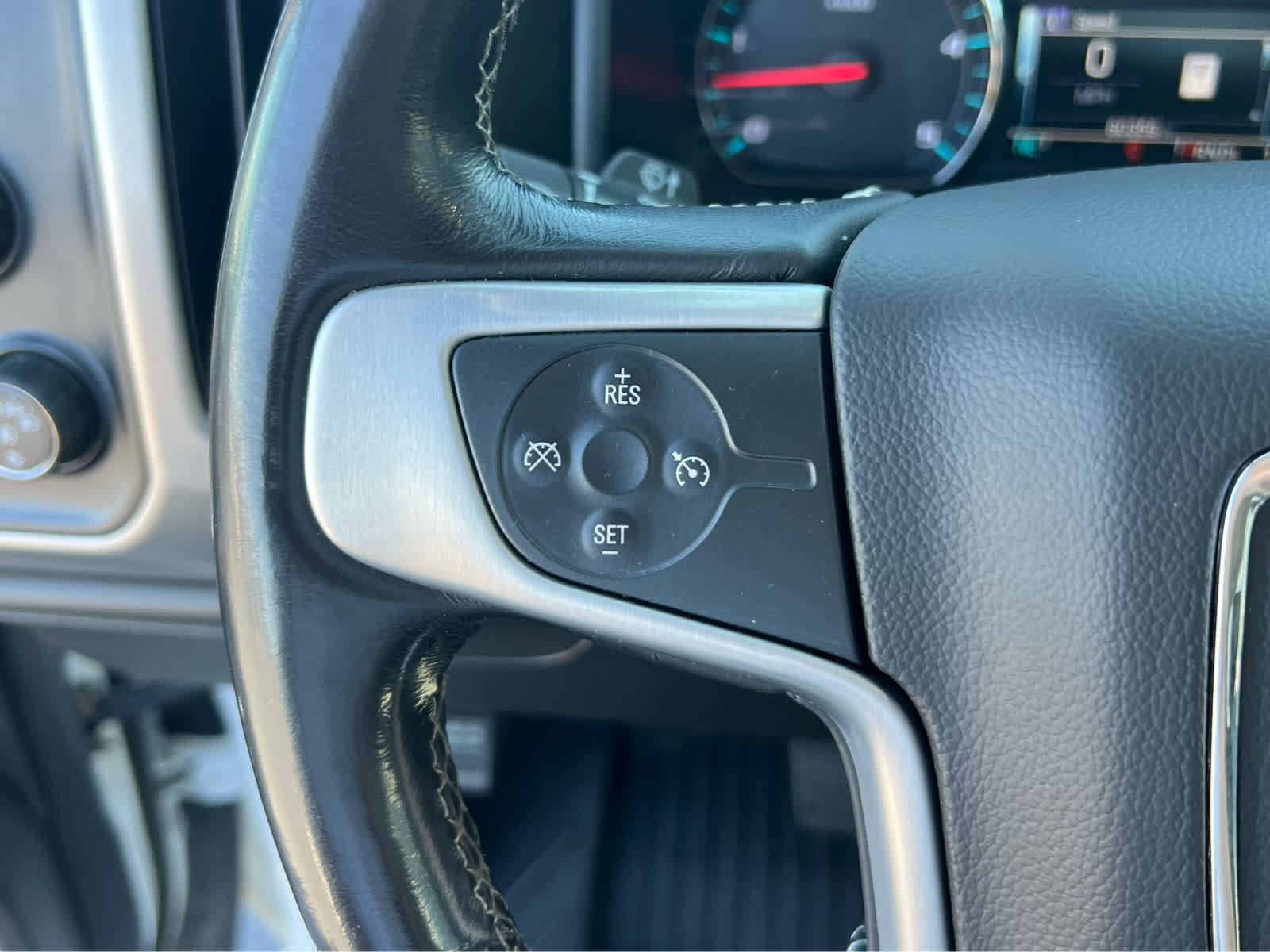 Used 2018 GMC Sierra 2500 SLT w/ Duramax Plus Package AWD/4WD image 31