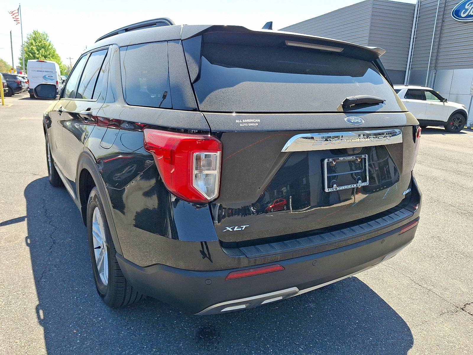 Certified 2024 Ford Explorer XLT w/ Equipment Group 202A AWD/4WD image 8