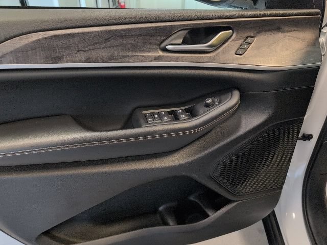 Used 2023 Jeep Grand Cherokee Limited AWD/4WD image 14