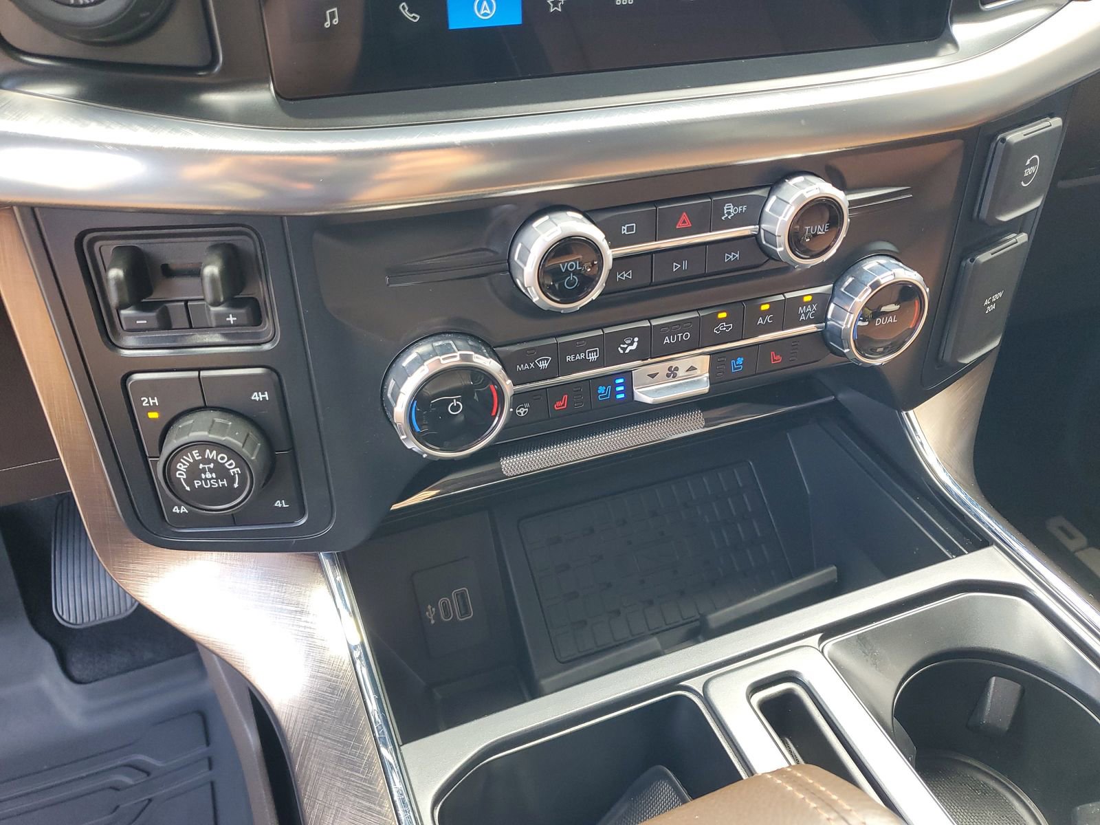 Certified 2025 Ford F150 King Ranch w/ FX4 Off-Road Package AWD/4WD image 27