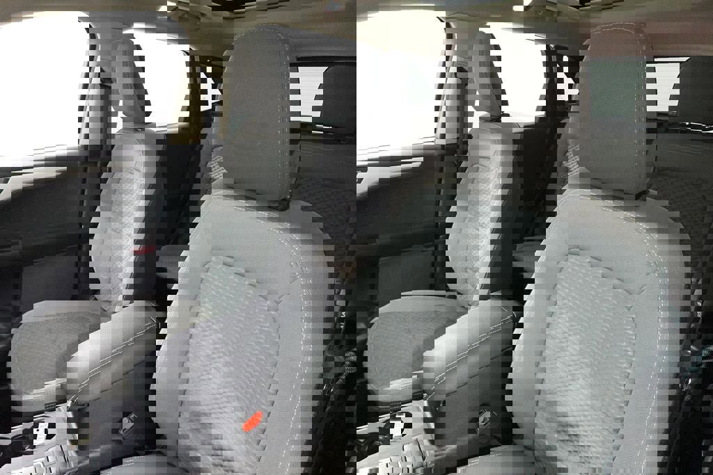 Certified 2020 Ford Escape SE image 12