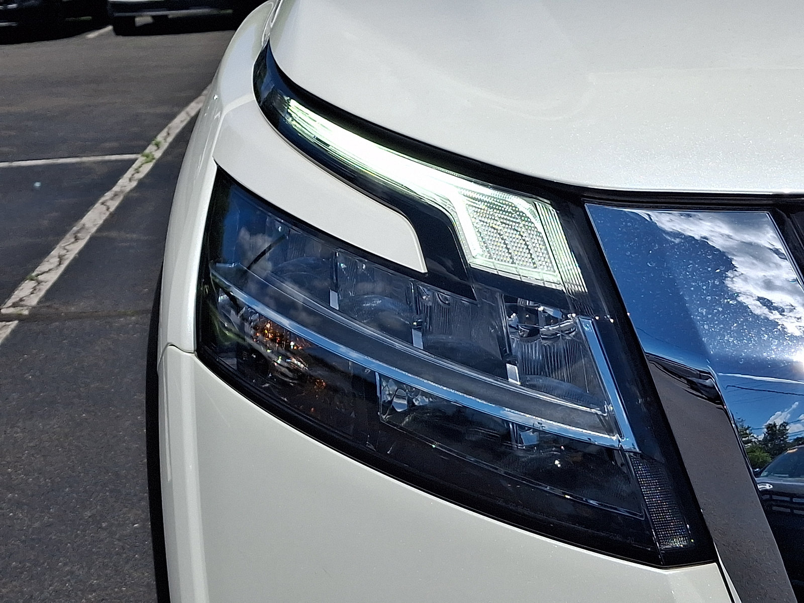 Used 2023 Nissan Pathfinder SL AWD/4WD image 10