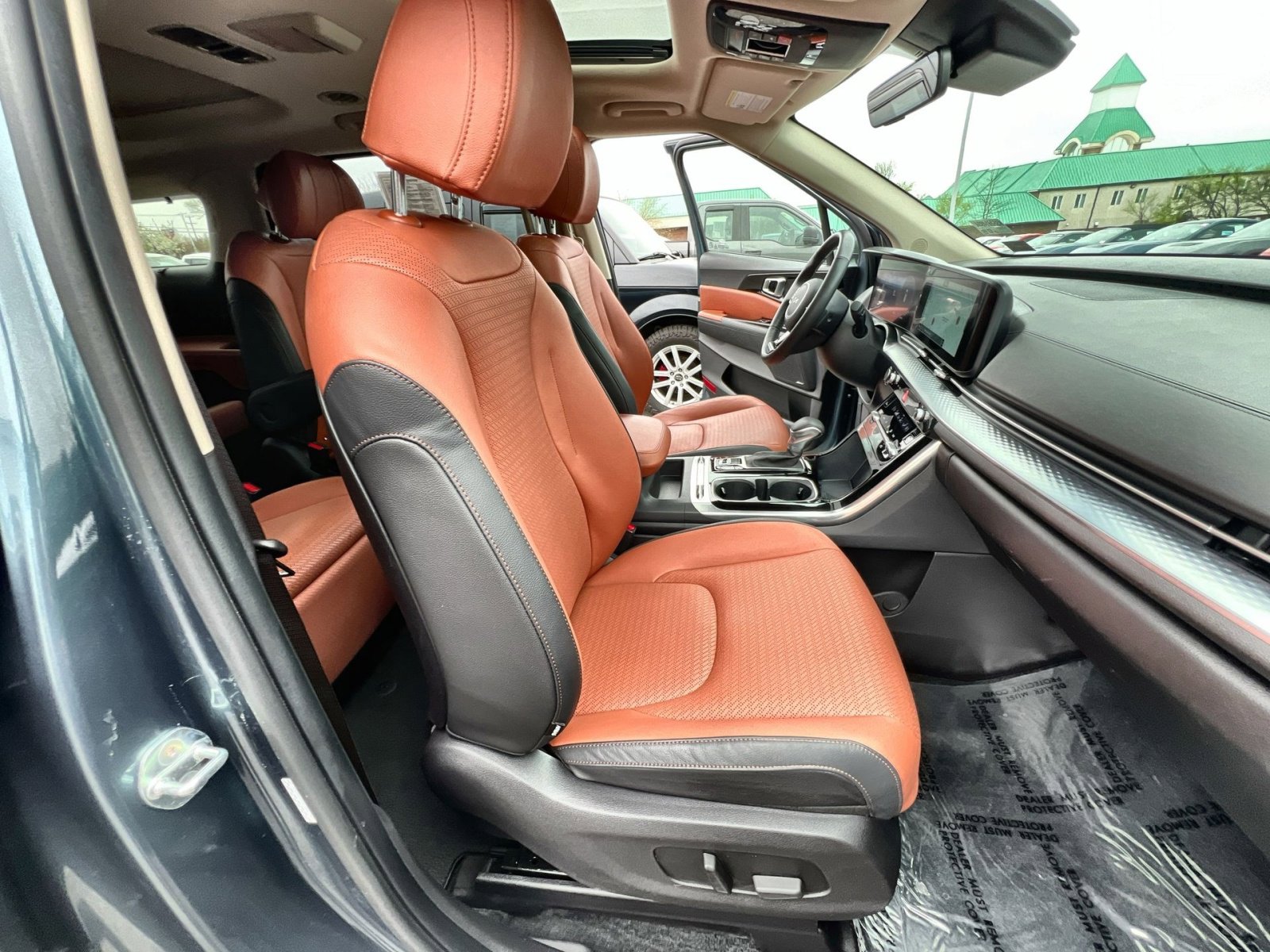 Used 2023 Kia Carnival SX Prestige image 28