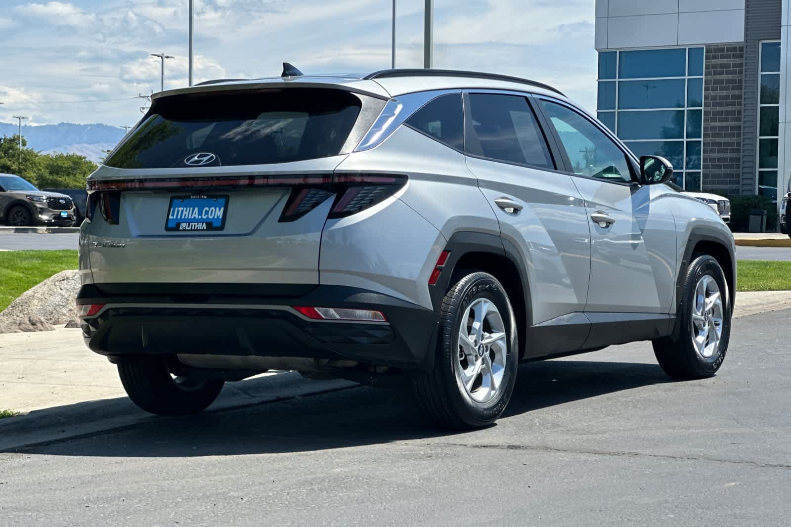 Used 2023 Hyundai Tucson SEL FWD image 2