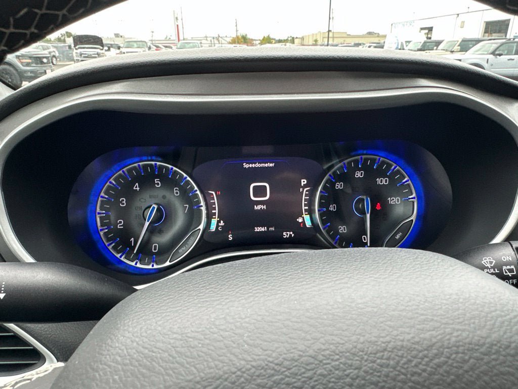 Used 2025 Chrysler Pacifica Select FWD image 19