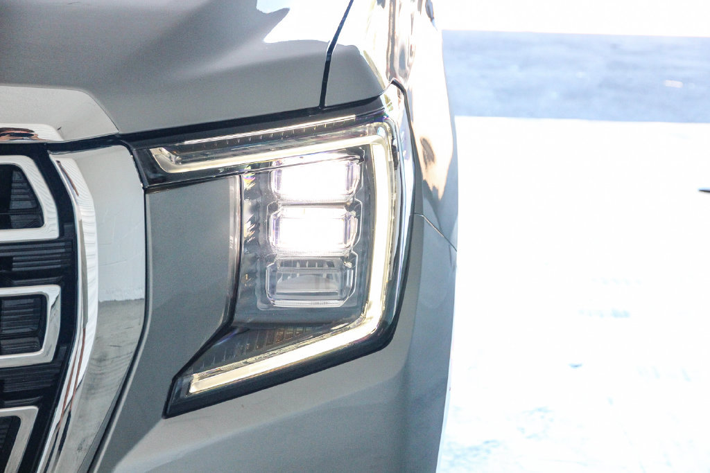 Used 2023 GMC Yukon SLT w/ SLT Luxury Package AWD/4WD image 9
