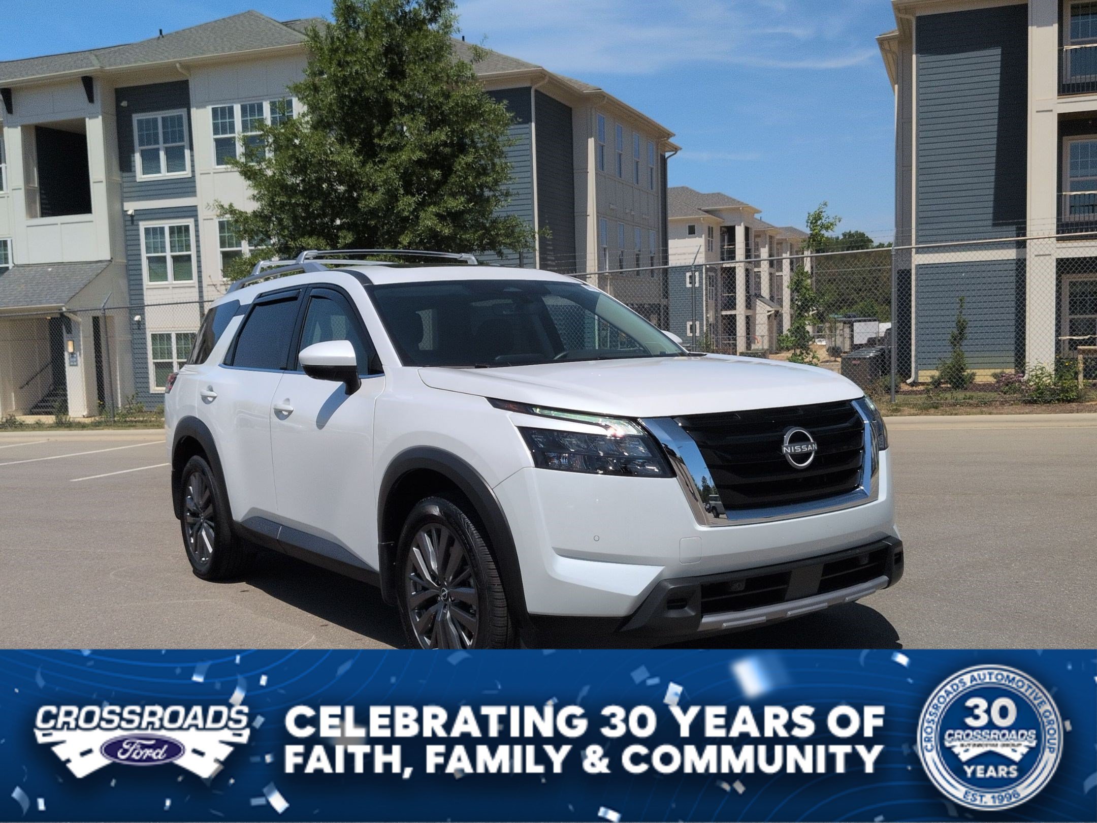 Used 2025 Nissan Pathfinder SL w/ SL Premium Package AWD/4WD image 1