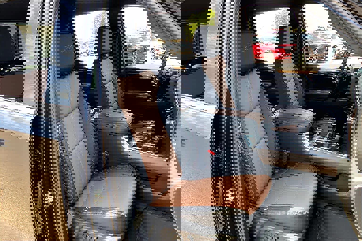 Used 2024 Chevrolet Silverado 1500 High Country w/ Technology Package AWD/4WD image 11