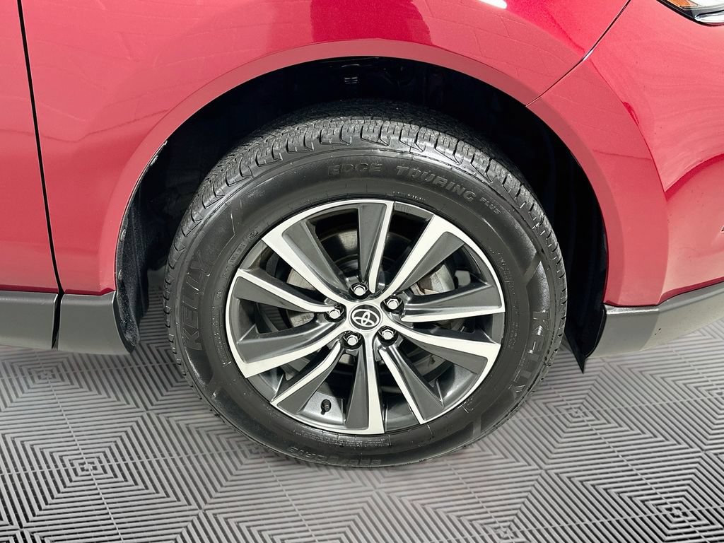Used 2023 Toyota Venza LE AWD/4WD image 23