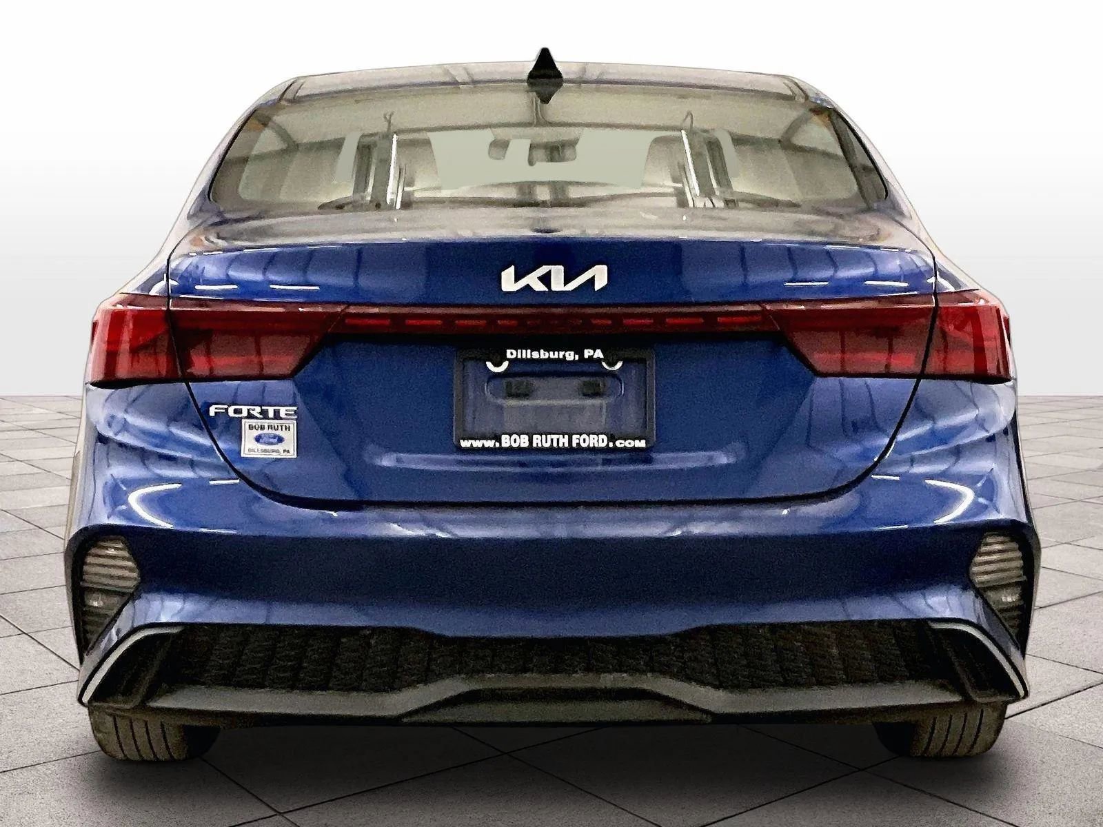 Used 2023 Kia Forte LXS w/ LXS Technology Package FWD image 4