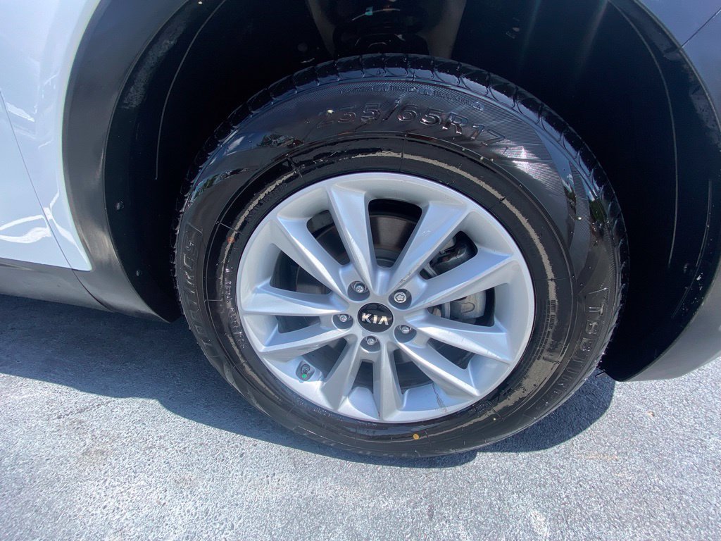 Used 2020 Kia Sorento L FWD image 30