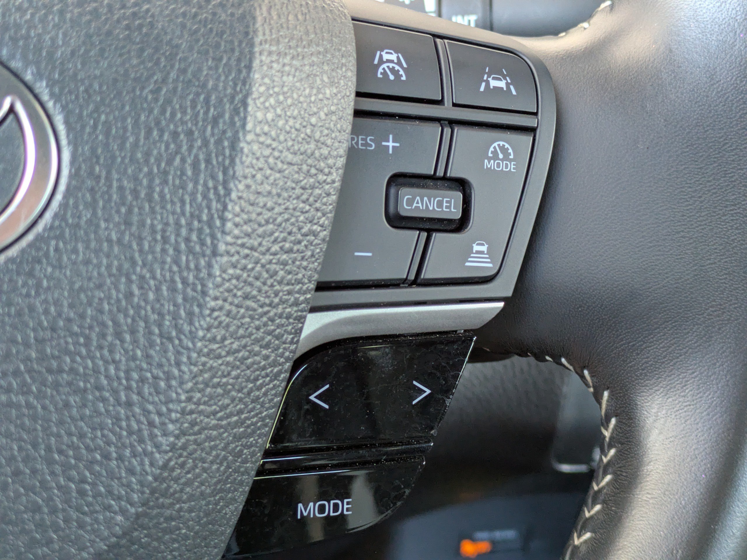 Used 2025 Toyota Camry SE FWD image 25