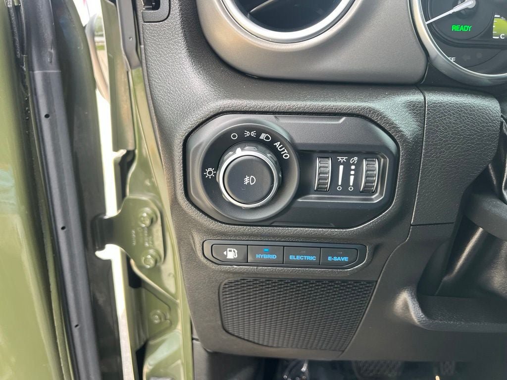 Used 2022 Jeep Wrangler Unlimited Rubicon 4xe AWD/4WD image 39