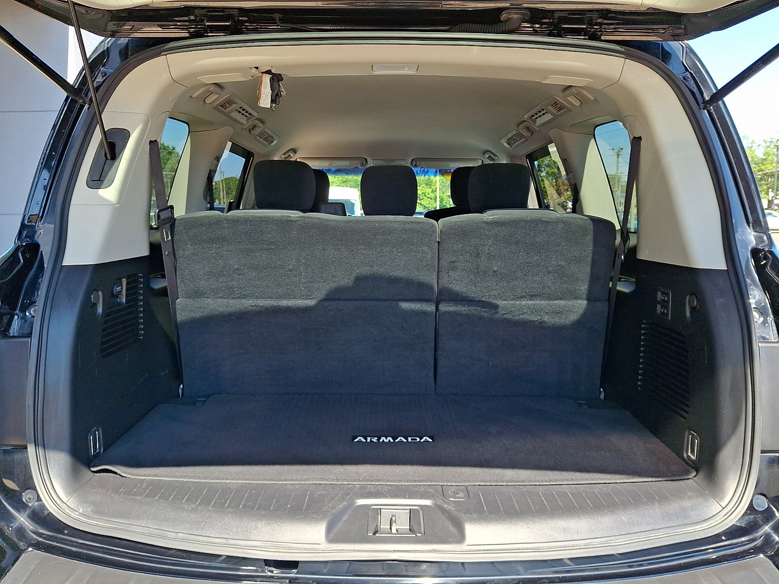Used 2017 Nissan Armada SV w/ Driver Package RWD image 28