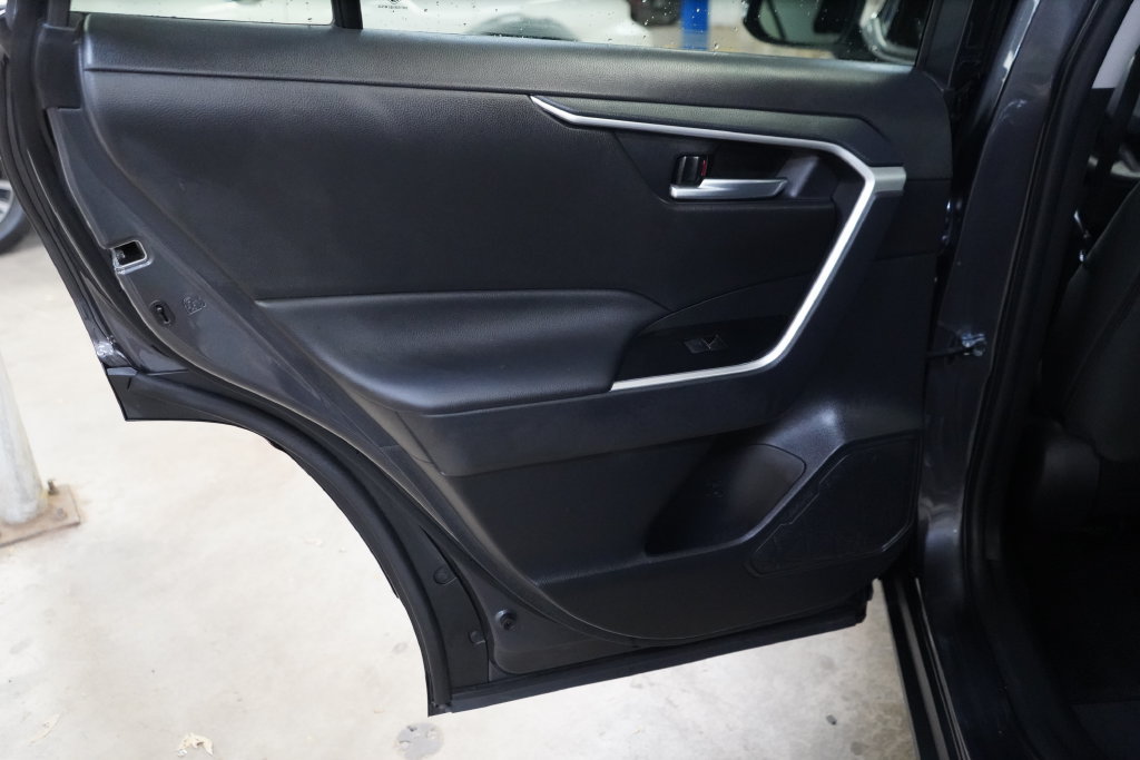 Used 2025 Toyota RAV4 XLE AWD/4WD image 28