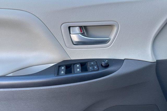 Used 2017 Toyota Sienna LE image 9