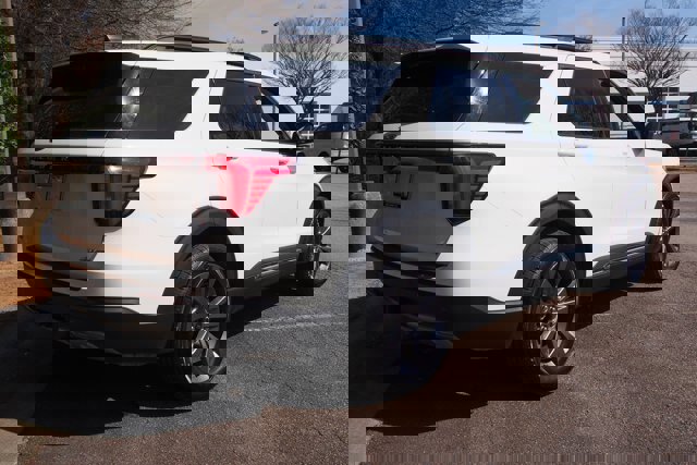 Certified 2025 Ford Explorer Active w/ Active Comfort Package image 5