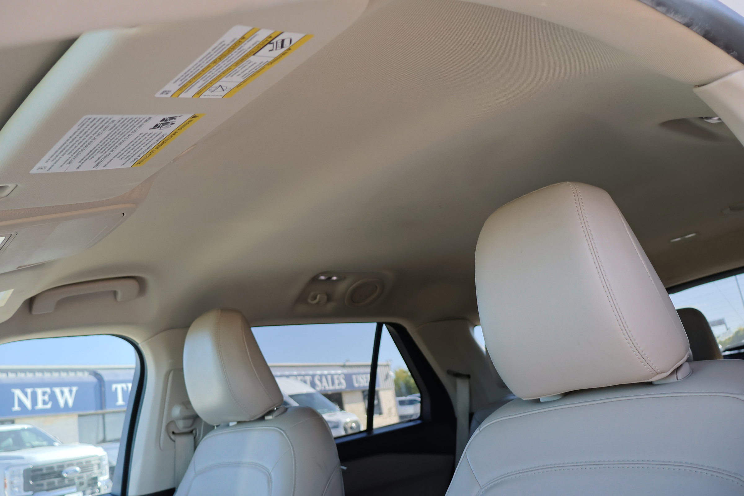 Certified 2022 Ford Explorer XLT w/ Equipment Group 202A image 15