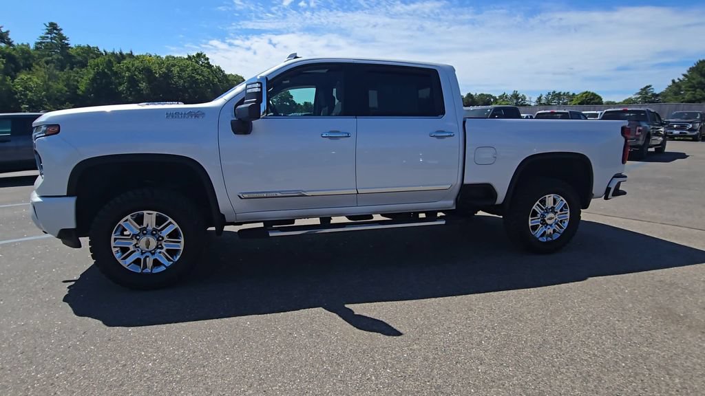 Used 2024 Chevrolet Silverado 2500 High Country w/ High Country Premium Package AWD/4WD image 16