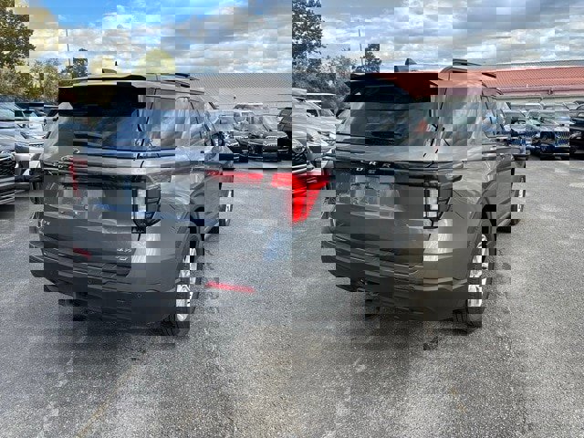 Certified 2025 Ford Explorer Active image 3