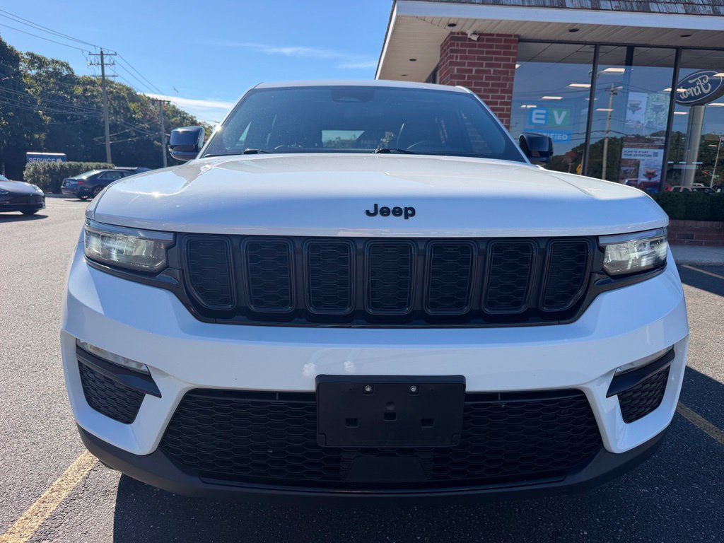 Used 2024 Jeep Grand Cherokee Limited w/ Black Appearance Package AWD/4WD image 2