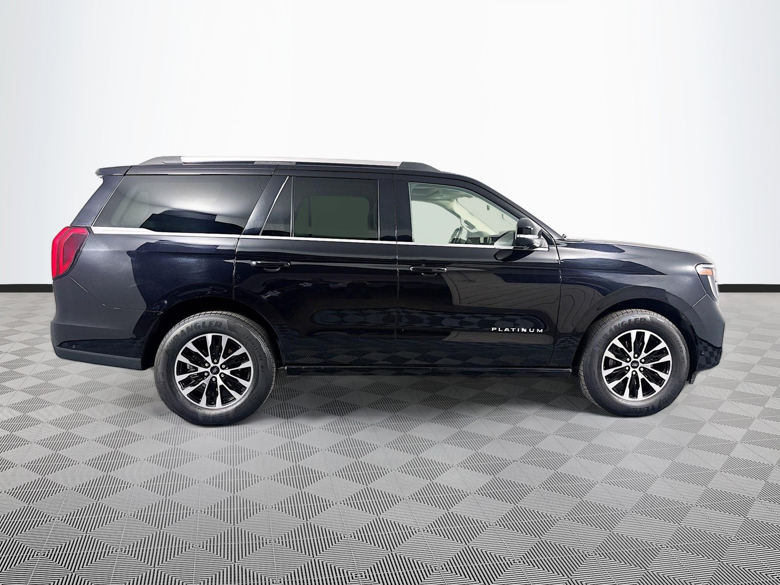 Certified 2025 Ford Expedition Platinum AWD/4WD image 8