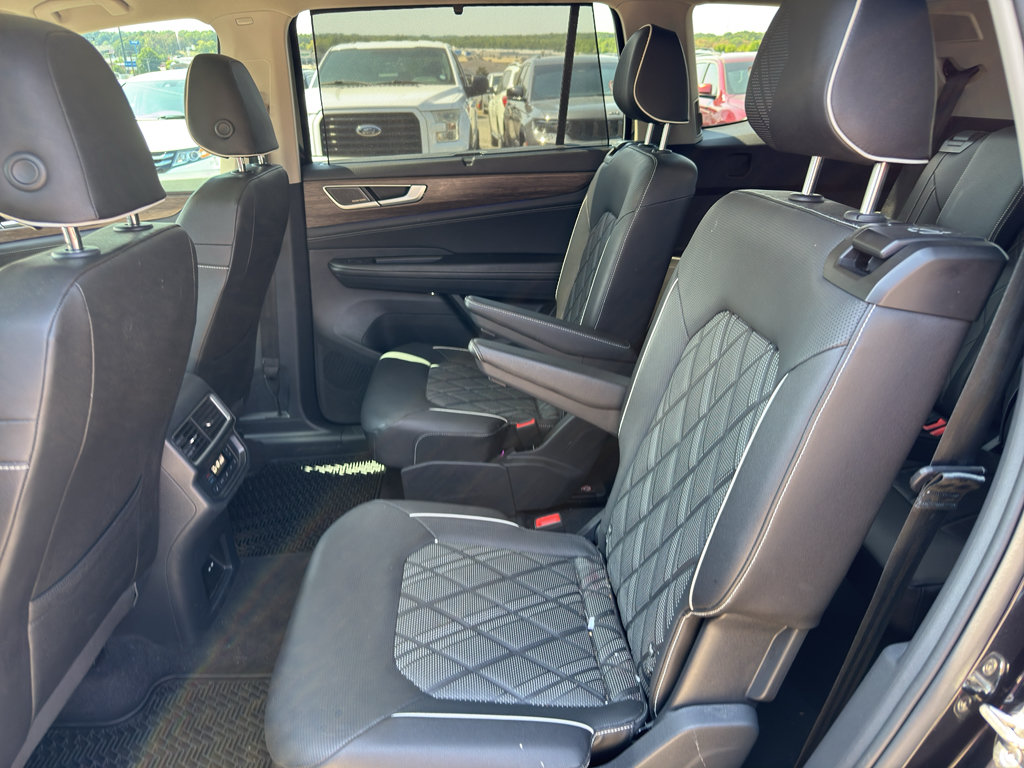 Used 2025 Volkswagen Atlas SEL Premium R-Line AWD/4WD image 9