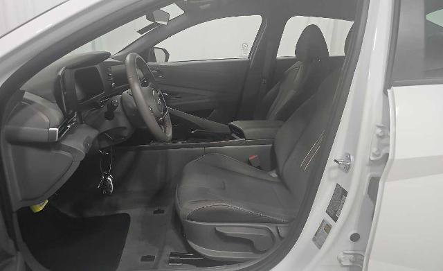 Used 2026 Hyundai Elantra Sport FWD image 8
