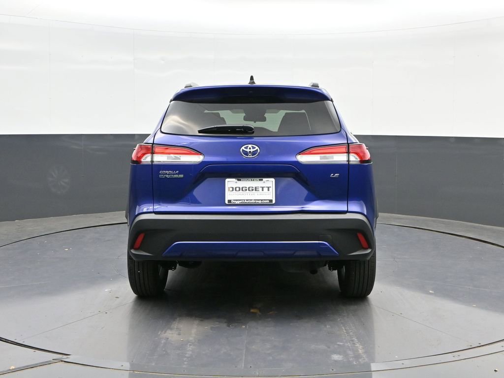 Used 2025 Toyota Corolla Cross LE image 8