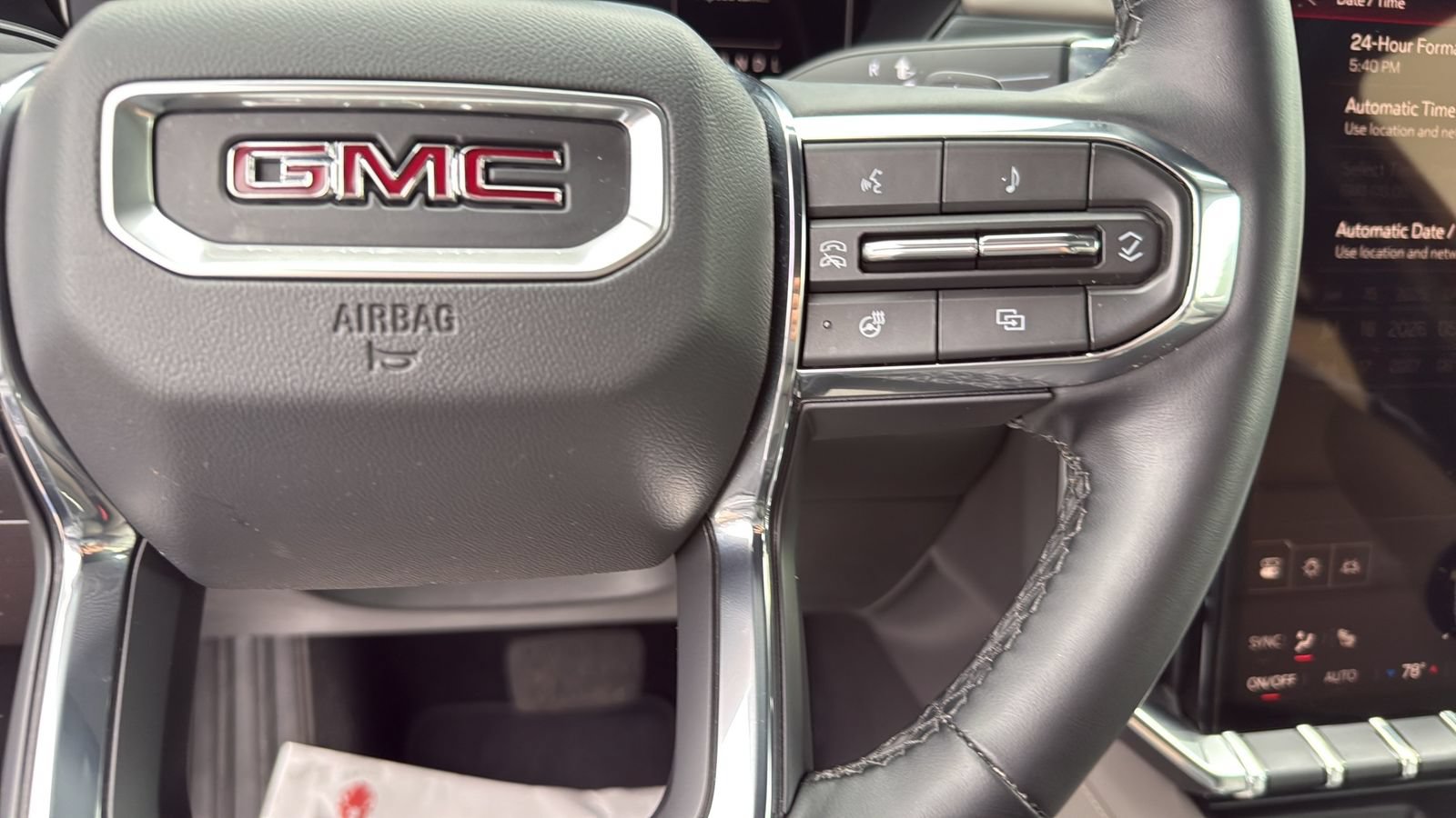 Used 2026 GMC Acadia Elevation w/ Elevation Premium Package FWD image 16