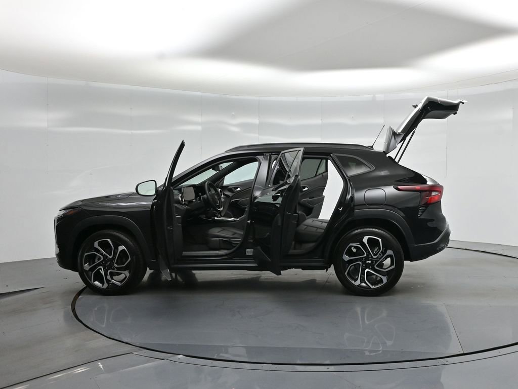 Used 2024 Chevrolet Trax RS w/ Sunroof Package FWD image 31