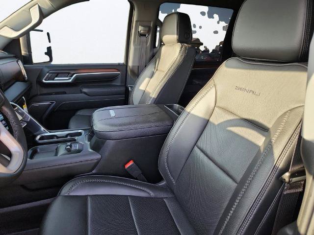 Used 2026 GMC Sierra 2500 Denali w/ Denali Reserve Package AWD/4WD image 10