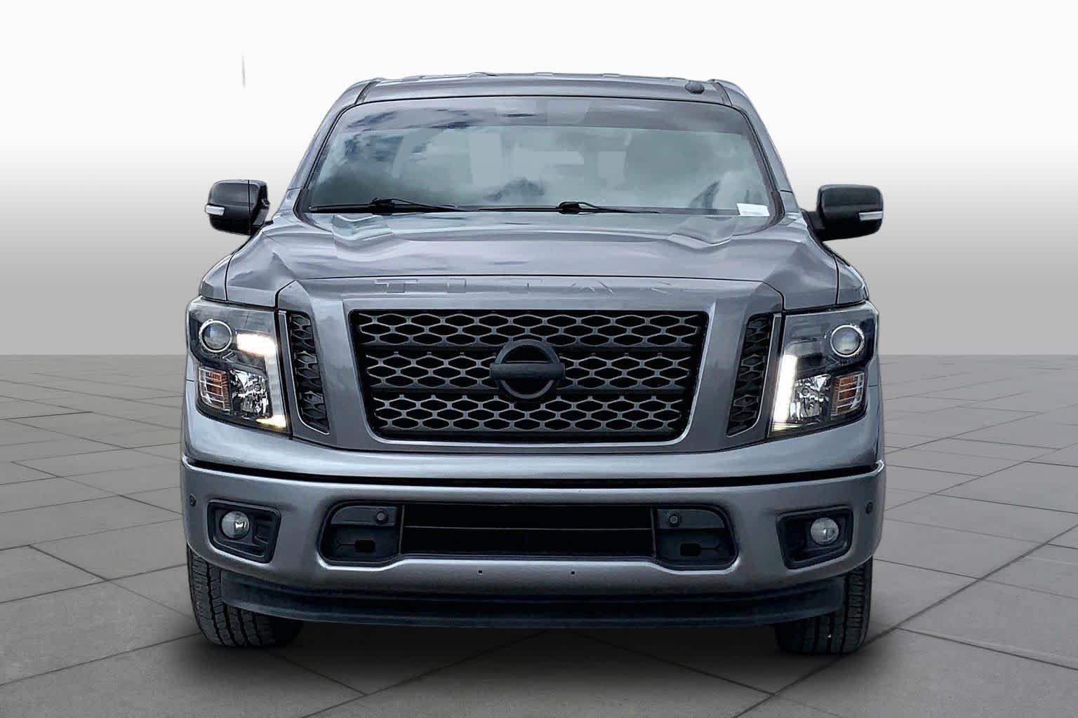 Used 2019 Nissan Titan SV w/ SV Convenience Package RWD image 4