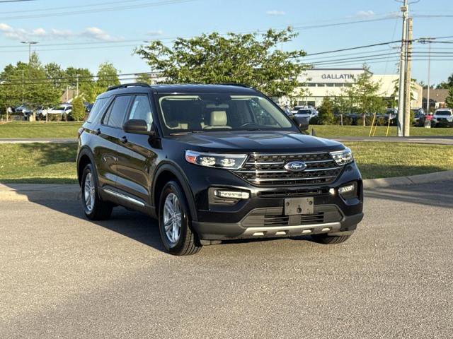 Certified 2024 Ford Explorer XLT w/ Equipment Group 202A AWD/4WD image 3