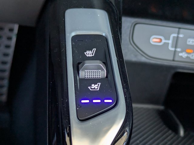 Used 2025 Kia Sorento SX image 40