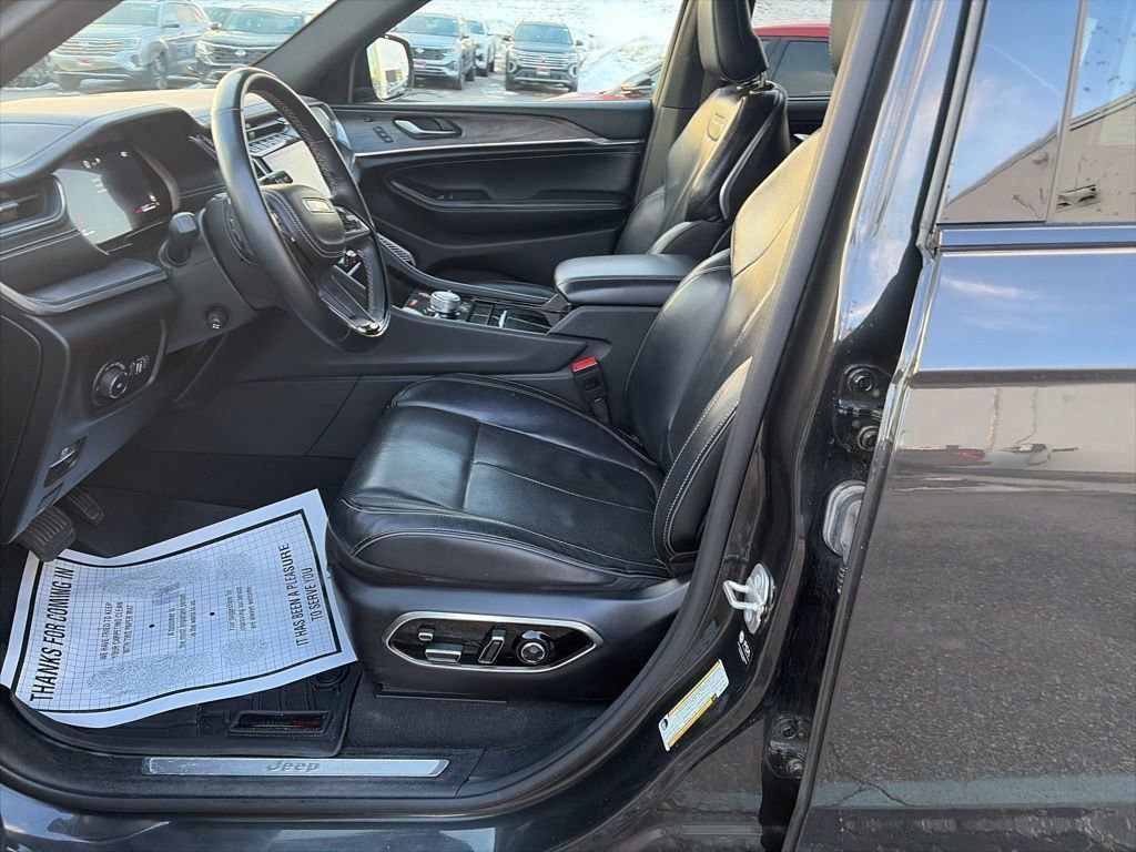 Used 2022 Jeep Grand Cherokee L Overland w/ Advanced Protech Group III image 9