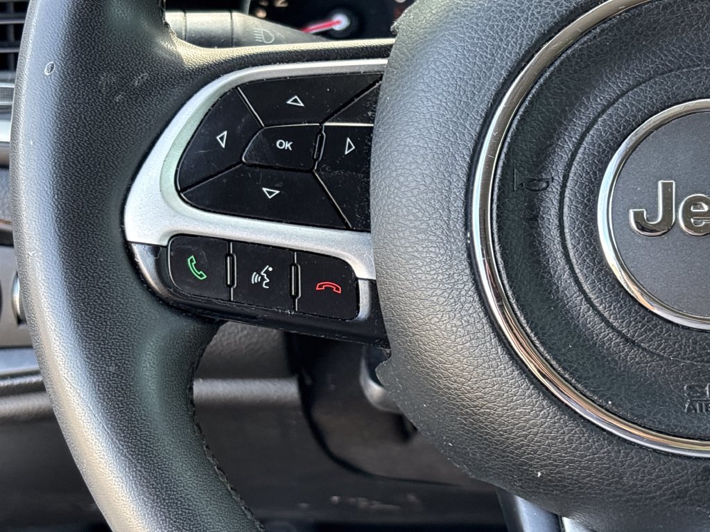 Used 2018 Jeep Renegade Latitude FWD image 42